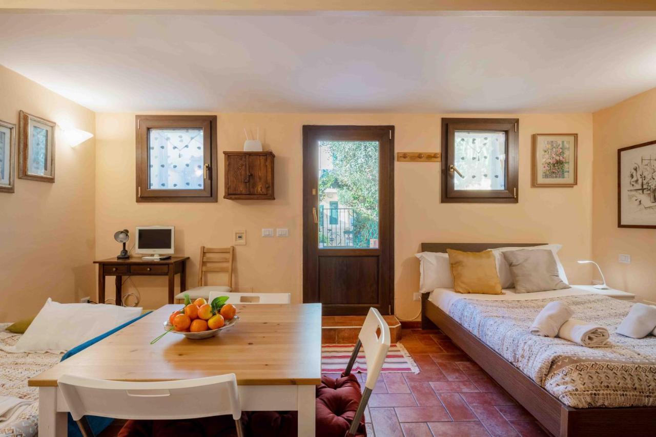 San Frediano Cozy Studio With Private Patio Lägenhet Florens Exteriör bild