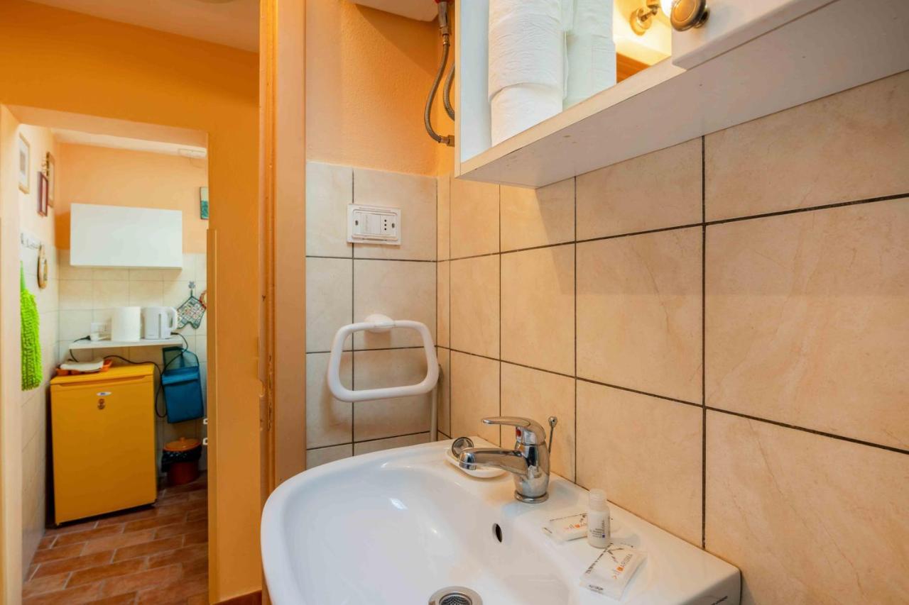 San Frediano Cozy Studio With Private Patio Lägenhet Florens Exteriör bild